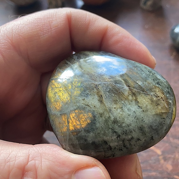 🔥SALE🔥 Labradorite Crystal Heart Carving With Flash! - Picture 3 of 4